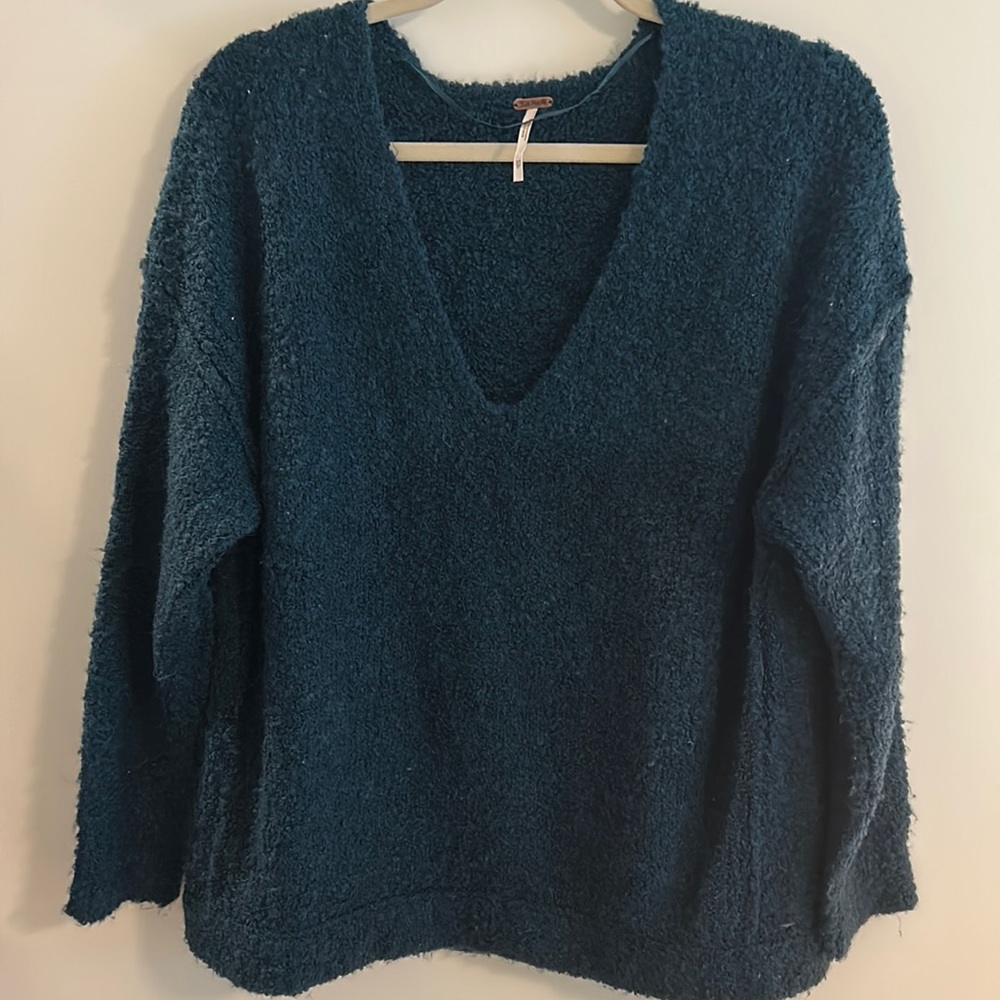 FREE PEOPLE Oversized Green V-Neck Sweater